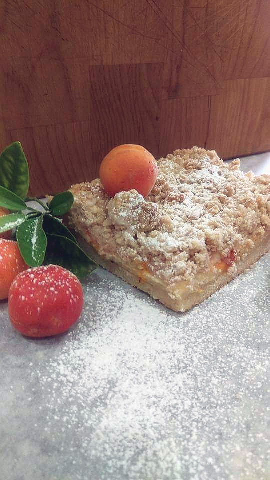 Apricot Streuselkuchen - fresh from the bakery